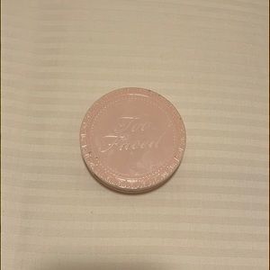 Two Faced Primed and Poreless Skin Smoothing Pressed Powder 10g